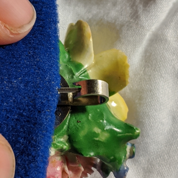 Vintage bone china floral brooch - Picture 4 of 4